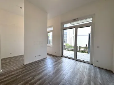 Perfekte Singlewohnung mit großzügiger Terrasse - 3,5 Hohe Decken! - Swimmingpool zur gemeinschaftlichen Nutzung vorhanden – Bild 3