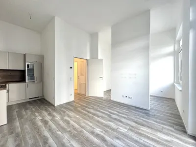Perfekte Singlewohnung mit großzügiger Terrasse - 3,5 Hohe Decken! - Swimmingpool zur gemeinschaftlichen Nutzung vorhanden – Bild 2