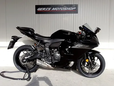 Yamaha R7