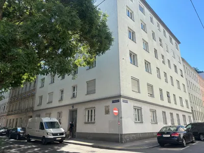 Vollmöblierte Garconnière inkl. Bad & Küche im 1. Stock