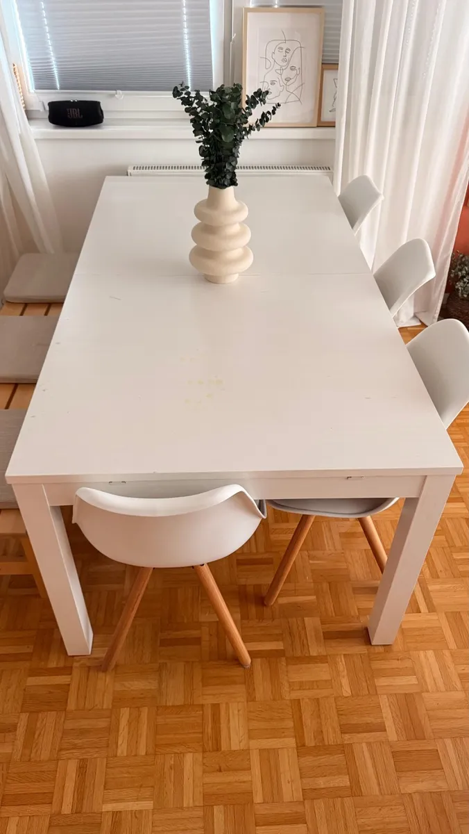 Tisch IKEA (ohne Stühle) weiß Küchentisch ausziehbar Esstisch zu verschenken, € 0,- (5026 Salzburg)