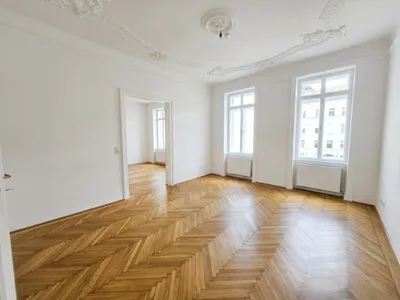 Licht, Eleganz und Großzügigkeit - Großzügige 3,5-Zimmer-Altbauwohnung mit Fischgrätparkett und Stuck in Bestlage - Florianigasse