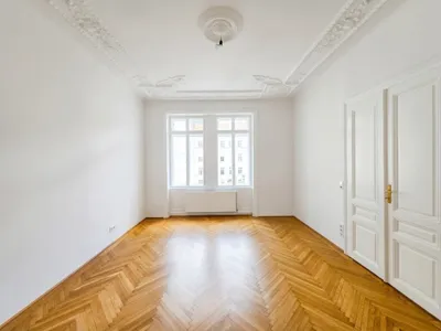Licht, Eleganz und Großzügigkeit - Großzügige 3,5-Zimmer-Altbauwohnung mit Fischgrätparkett und Stuck in Bestlage - Florianigasse – Bild 2