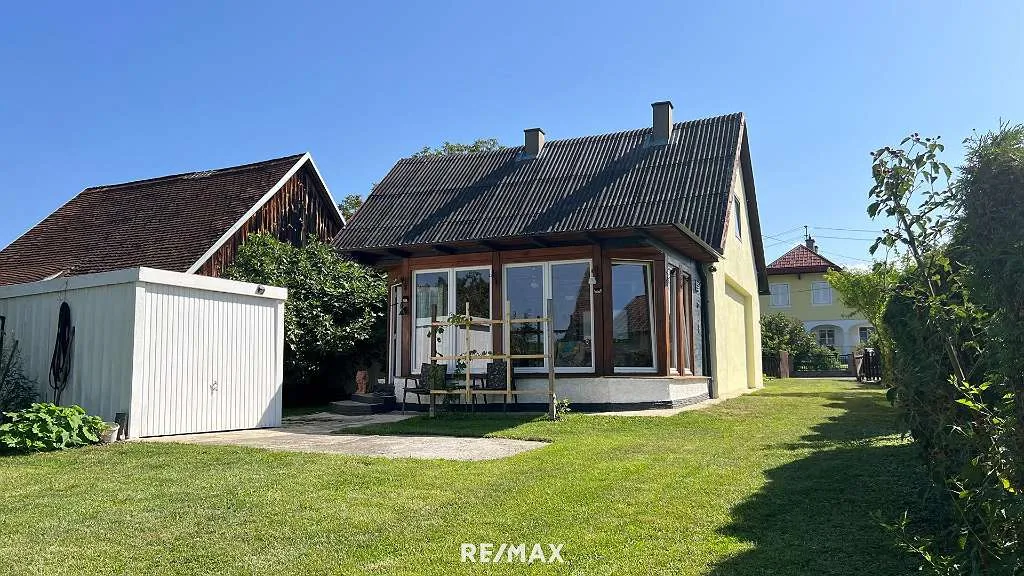 Nettes kleines Haus, schöner Wintergarten, geräumiger Stadl und ebenes