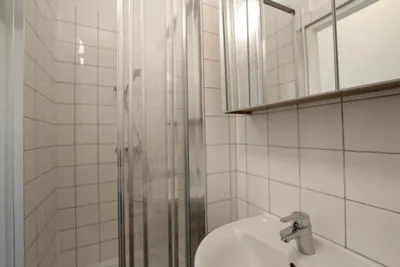 SCHÖNE-2-ZIMMER-ERDGESCHOSS-WOHNUNG-IM-15.BEZIRK! – Bild 3