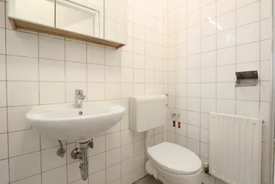 SCHÖNE-2-ZIMMER-ERDGESCHOSS-WOHNUNG-IM-15.BEZIRK! – Bild 2