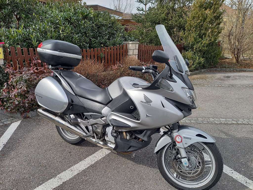 Honda NT Honda Deauville 700 Tourer