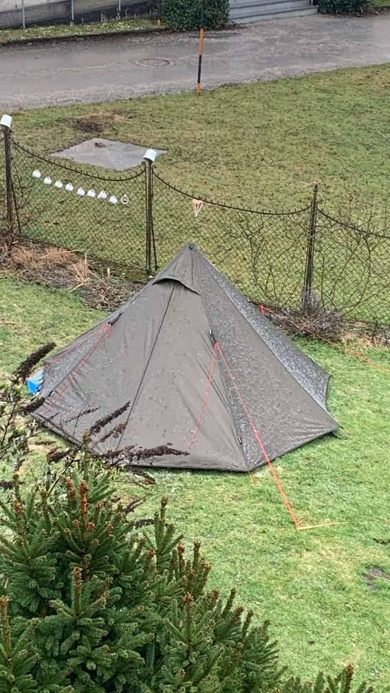 Zelt mit zentraler Stange, beheizbar mit Boden und Innezelt (f. eine  Person), Camping,  45,- (4580 Windischgarsten) - willhaben