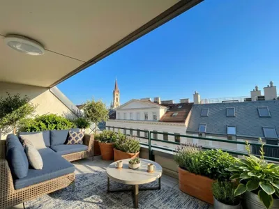 1030! Schöne 3-Zimmer DG-Maisonette mit Terrasse und 2 Bädern ab Oktober 26 - ERSTBEZUG NACH SANIERUNG!