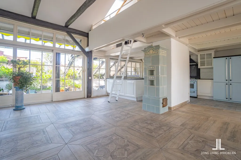 Traumhafte Altbau-Dachgeschosswohnung mit Galerie & Innenhof-Terrasse im Herz-Jesu-Viertel - Widok 2