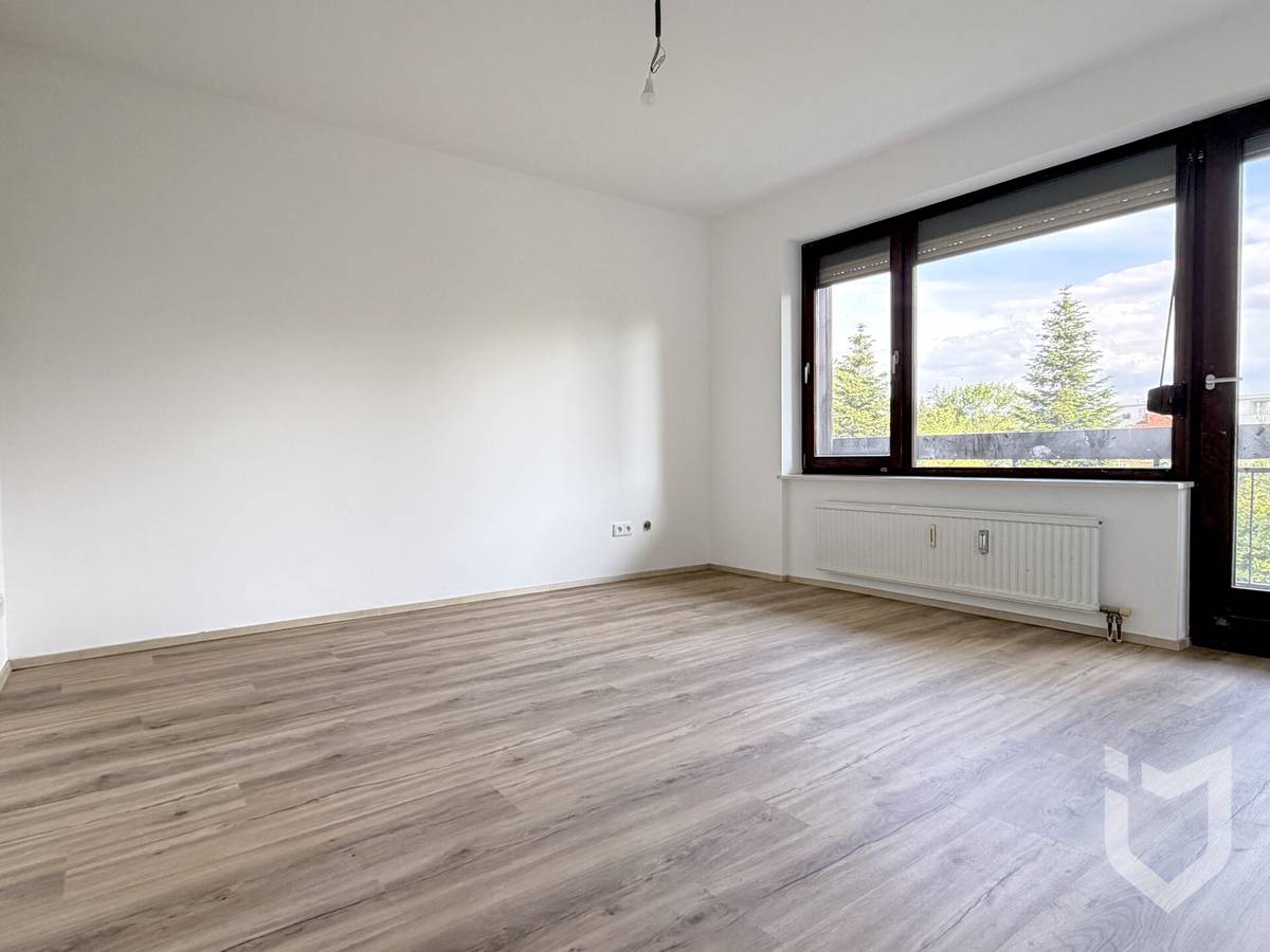 ERSTBEZUG NACH GENERALSANIERUNG! TRAUMHAFTE 2 ZIMMER WOHNUNG IN RUHIGER LAGE VON BAD HALL - Ansicht 2
