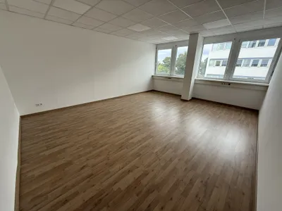 1-Zimmer-Gewerbeimmobilie mieten in Baden – 36 m², € 468 – Bild 4 von 5