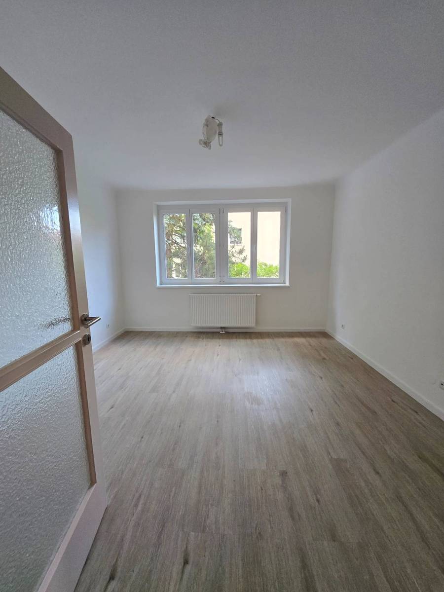 Helle, neu sanierte 3-Zimmer-Wohnung mit ca. 52 m² in ruhiger Grünlage nahe der Jagdschlossgasse - Ansicht 2