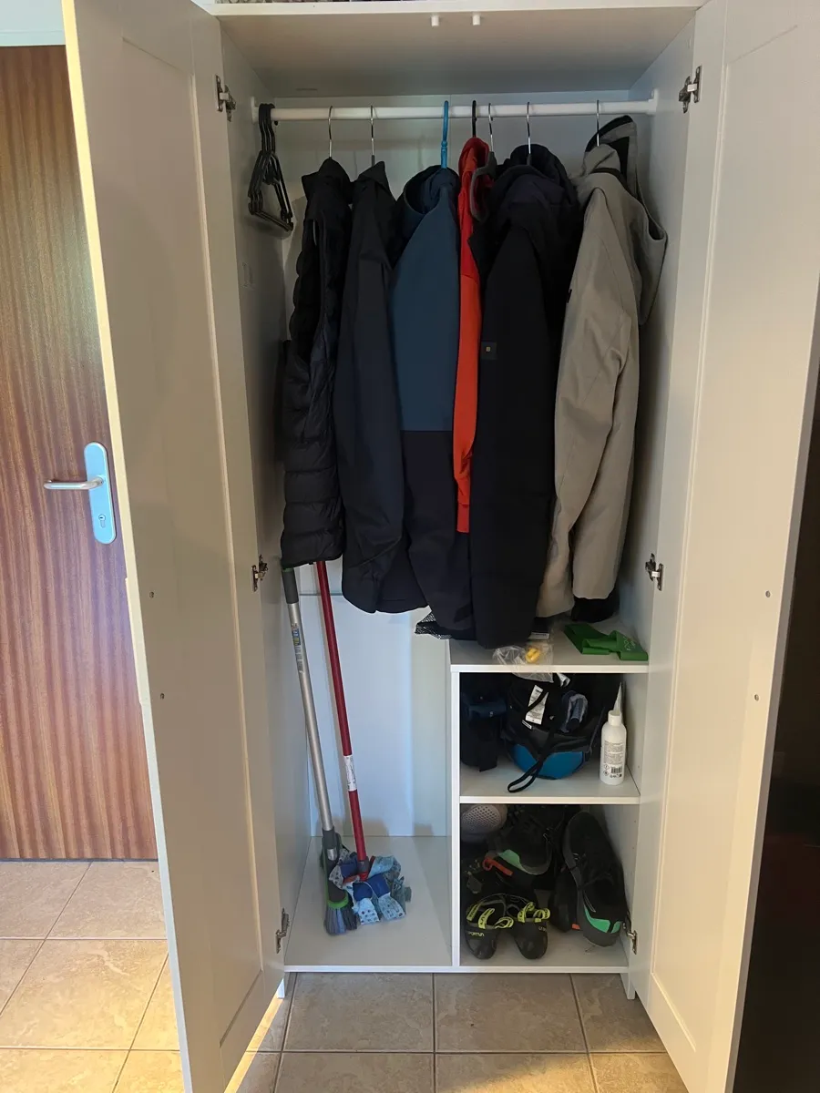 IKEA BRIMNES Kleiderschrank 2-türig - weiß, 78x50x190 cm, € 70,- (5020 Salzburg)