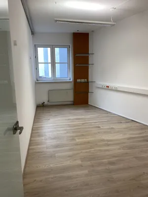 6-Zimmer-Gewerbeimmobilie mieten in Linz – 136 m², € 2.181 – Bild 11 von 15