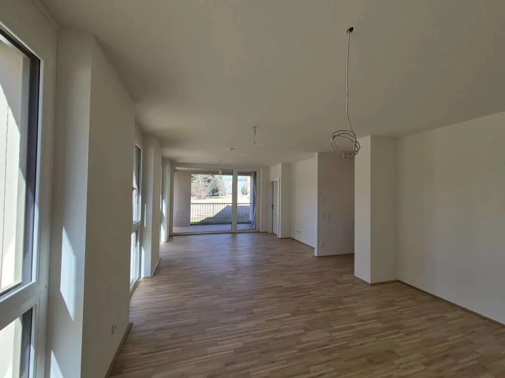 Große sehr helle 3-Zimmer-Wohnung mit Loggia & idealem Grundriss! – pohled 2
