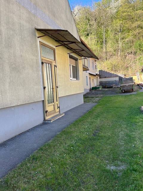 Zweifamiliengebäude mit Waldanteil, zu sanieren - Ansicht 2