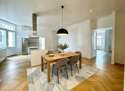 ERSTBEZUG NACH GENERALSANIERUNG! Wunderschöne 4-Zimmer Altbauwohnung mit Kamin & Balkon nahe Wien Mitte/1030!