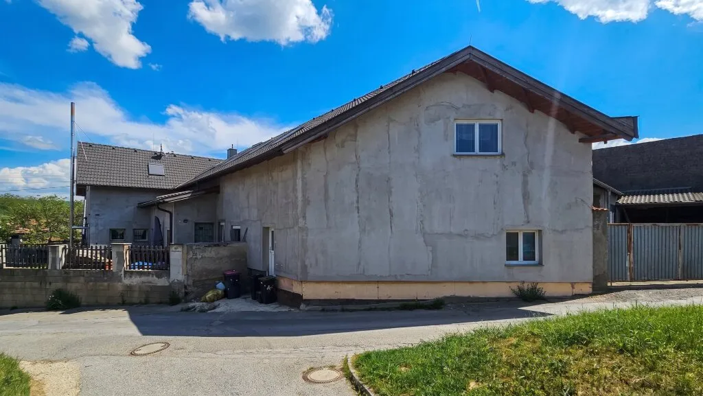 Mehrgenerationenhaus mit über 270m² Wohnfläche in Hausbrunn zu verkaufen! - Ansicht 2