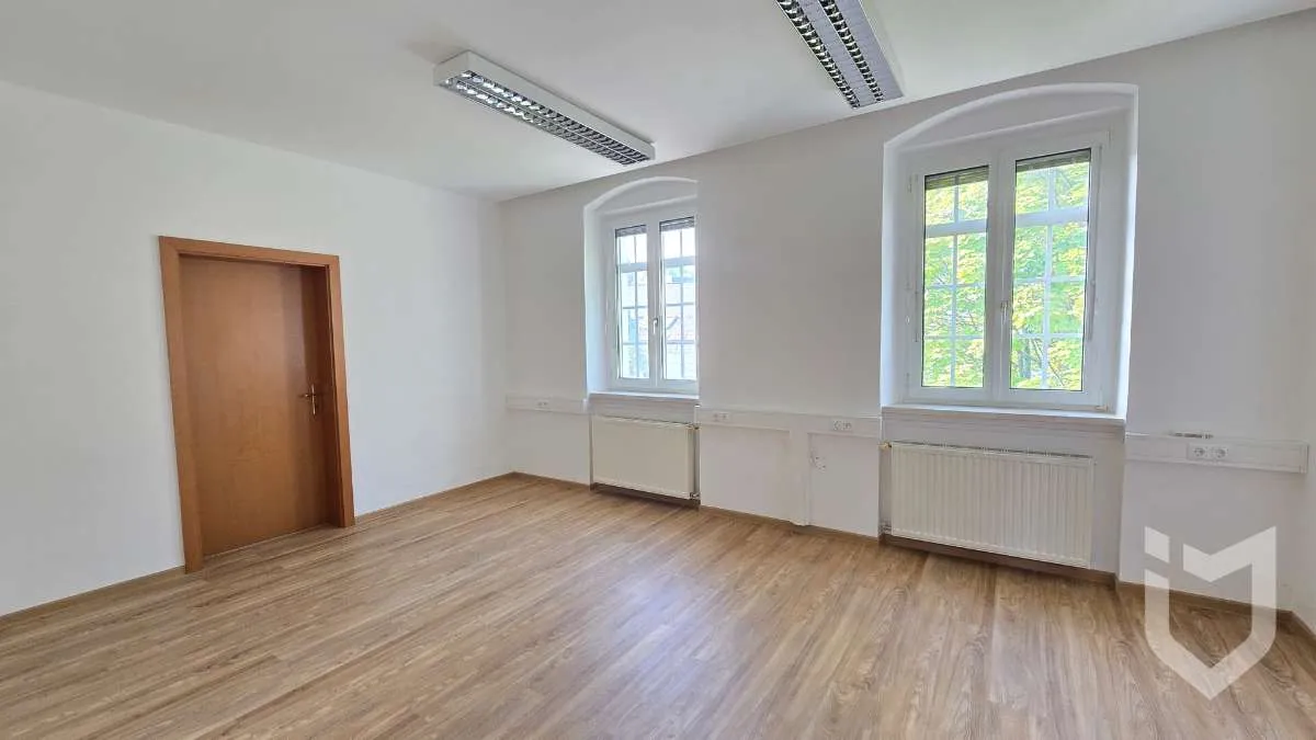 ARBEITEN IM HERZEN VON BAD HALL - Ansicht 2