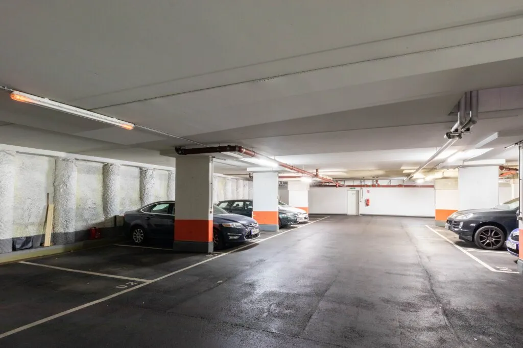 PROVISIONSFREI! Heller Tiefgaragenstellplatz in gepflegter Garage - komfortabel & sicher! - Ansicht 3