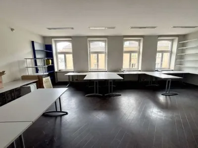 2-Zimmer-Gewerbeimmobilie mieten in Wien – 102 m², € 981 – Bild 1 von 11