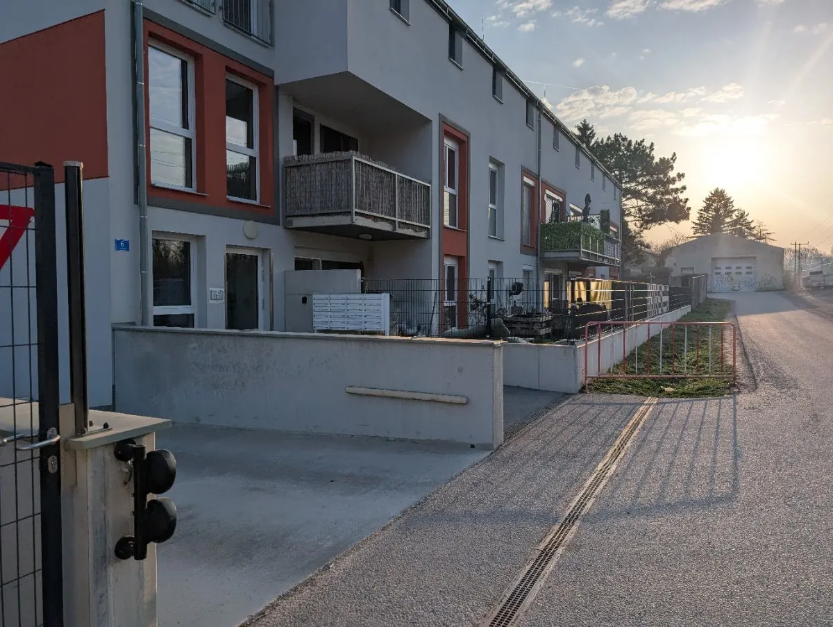 Tiefgaragenplatz im Zentrum von Stockerau zu vermieten oder verkaufen - Ansicht 3