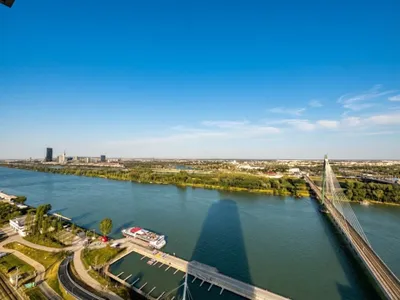 WOHNEN WIE IM HOTEL: 3 ZIMMER MIT viel FREIFLÄCHE & DONAUBLICK – Bild 2