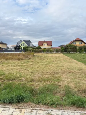 Grundstück kaufen in Gänserndorf – 835 m², € 259.000 – Bild 1 von 8