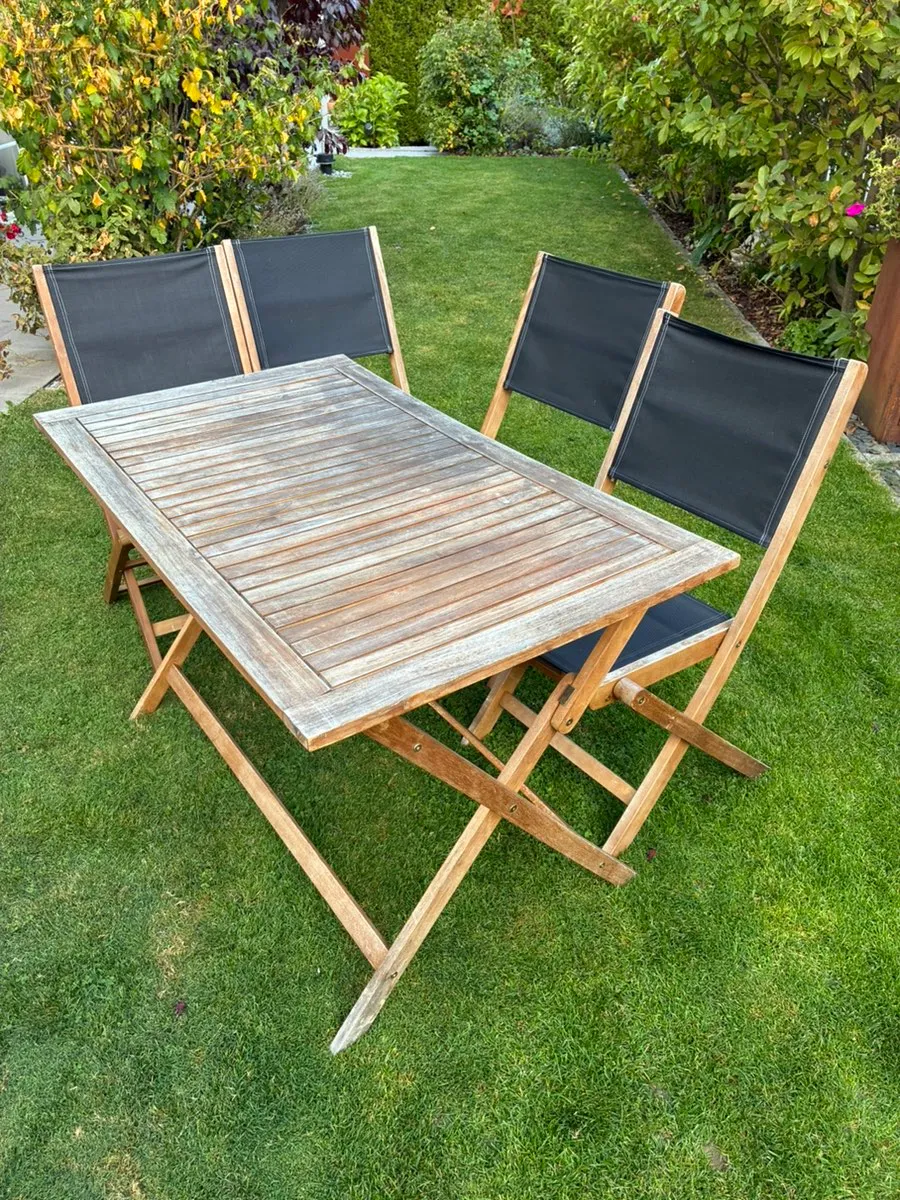 Zu verschenken: Garnituren / Sitzgruppen - Gartenmöbel (Material: Holz)