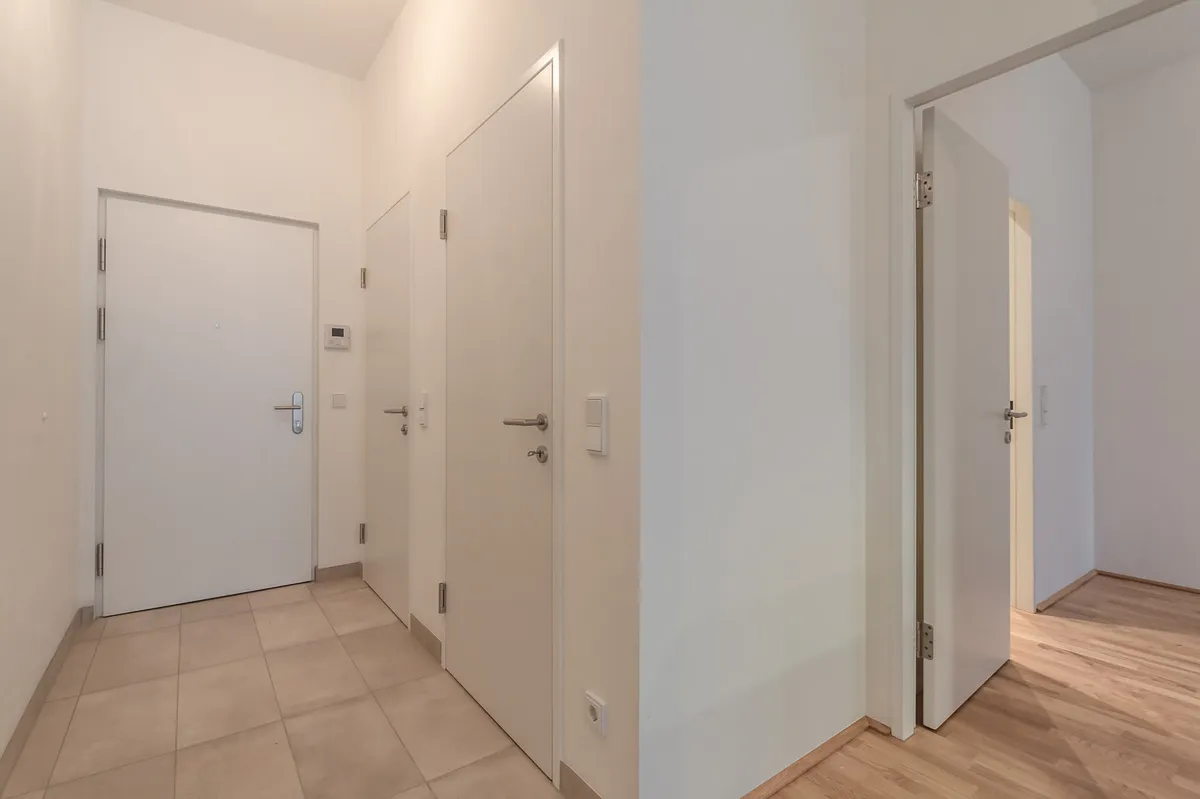 Stilvolle 2 Zimmer Neubauwohnung mit Terrasse & Garten !!! – pohled 2