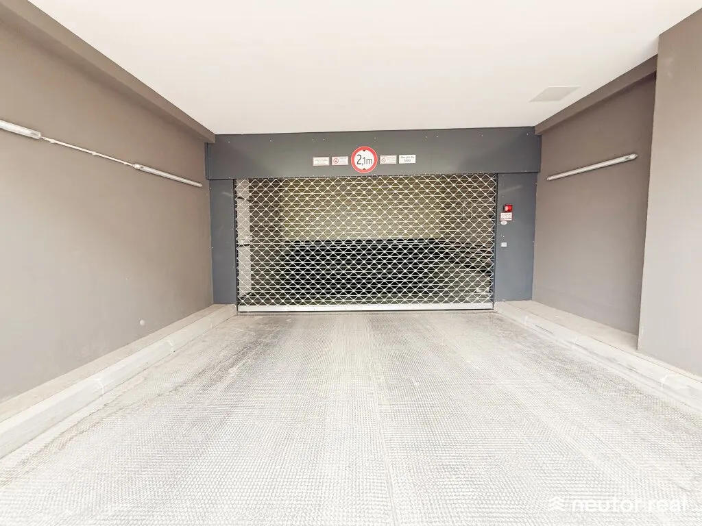 TIEFGARAGENSTELLPLATZ NÄHE U1 KAGRAN - DONAUZENTRUM UND STEFFL ARENA - Widok 2