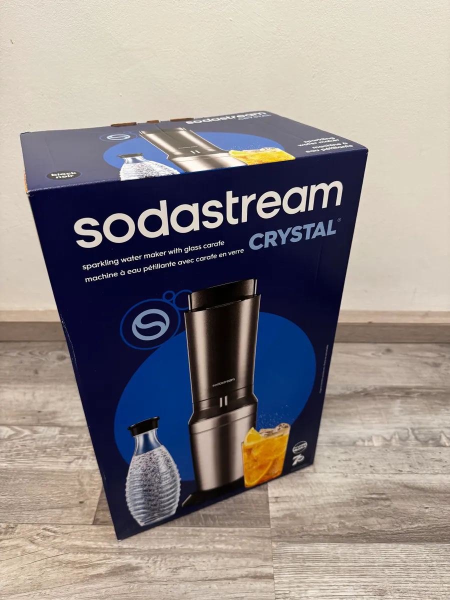 SodaStream CRYSTAL 3.0 Wassersprudler + 0,7L Glaskaraffe & CO2-Zylinder Soda Stream, € 100,- (4040 Linz)