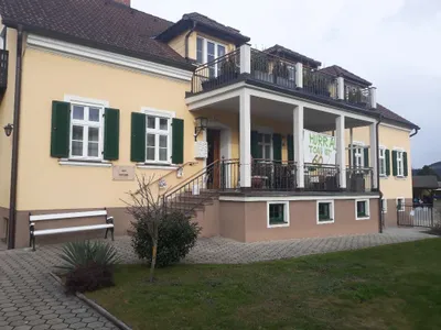 2-Zimmer-Wohnung mieten in Neunkirchen – 60 m², € 540 – Bild 8 von 8