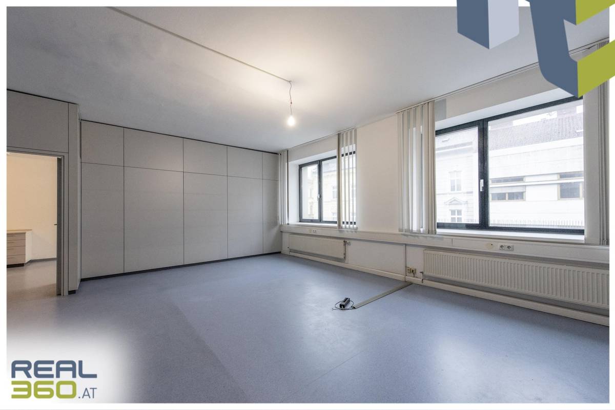 Büro- oder Praxisfläche mit Blick auf die Landstraße, Linz