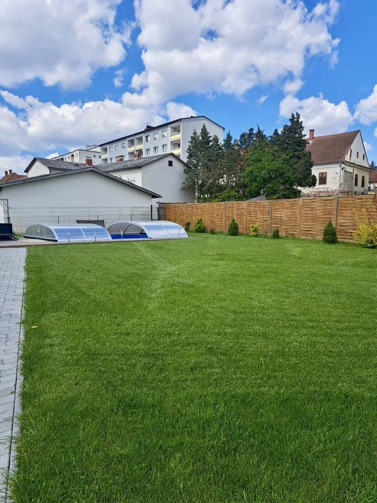 Neuer Preis! Modernes Einfamilienhaus in Güssing - vollrenoviert, mit Garten, Terrasse, Garage und Solarenergie! - Ansicht 2