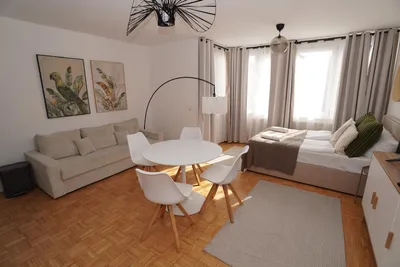 Voll möbliertes Studio mit Gemeinschaftsgarten