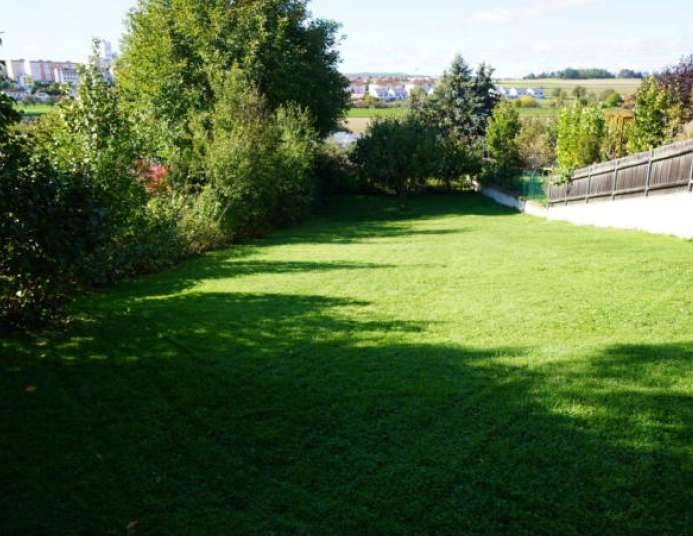 5- Zimmer Wohnung im 1. OG, Balkon, Gartenanteil, Garage - Ansicht 2