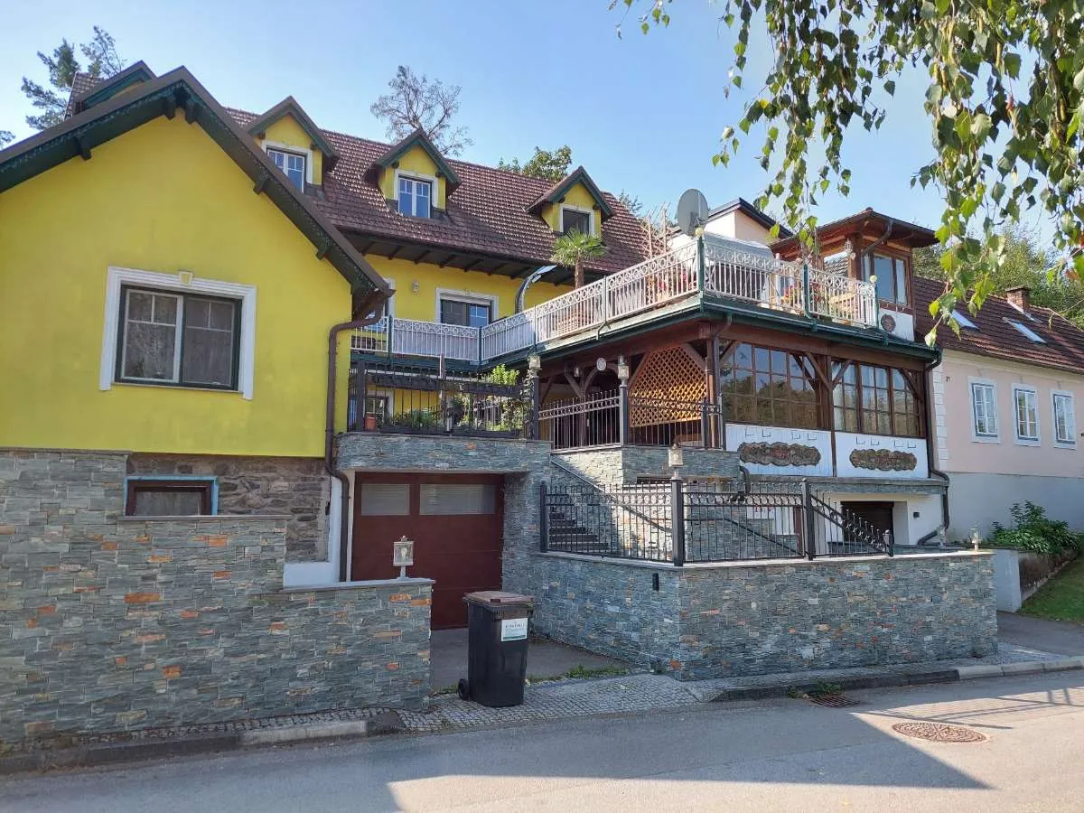 3571 Gars/ Zitternberg: Energieautarkes Landhaus zum Traumpreis: Vermieten/ Mehrgenerationenhaus/ gut saniert/ ideal als Gemeinschafts-Wohnhaus mit 3-4 Wohneinheiten und 3 Terrassen / inkl. Praxis / Büroräume/ Lagerfläche auf insges. 400 m² - Ansicht 2