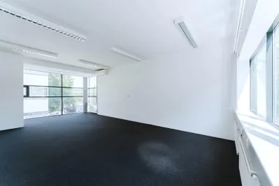 4-Zimmer-Gewerbeimmobilie mieten in Vöcklabruck – 185 m², € 2.314 – Bild 8 von 27