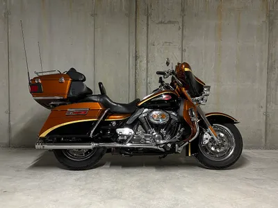 Harley-Davidson CVO Electra Glide Ultra FLHTCUSE