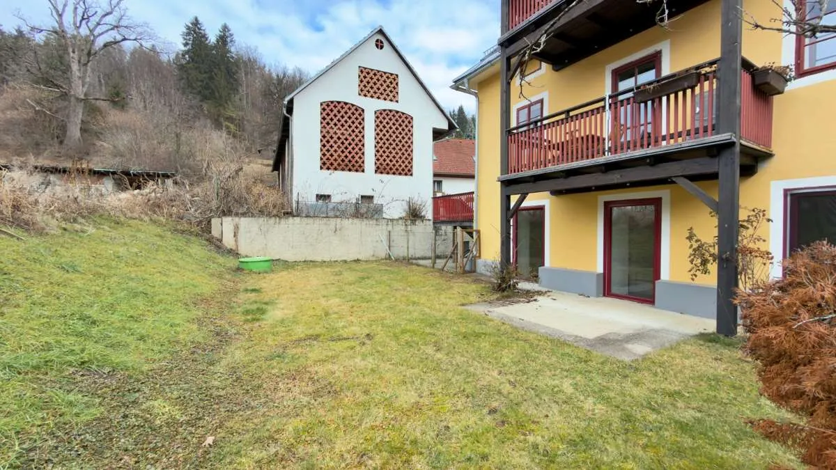 Ländlich wohnen und dennoch zentral - Große 2-Zimmer-Mietwohnung mit Garten und Autoabstellplatz. - Ansicht 2