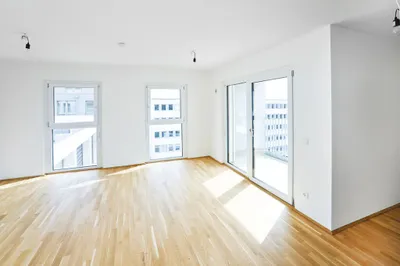 ab OKTOBER: SONNIGER SÜDBALKON MIT HOCHWERTIGER INNENAUSSTATTUNG UND FUßBODENKÜHLUNG IN ZENTRALER LAGE – Bild 2