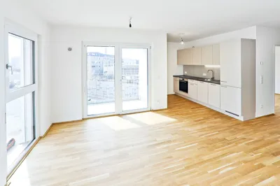 ab OKTOBER: SONNIGER SÜDBALKON MIT HOCHWERTIGER INNENAUSSTATTUNG UND FUßBODENKÜHLUNG IN ZENTRALER LAGE
