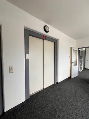 11-Zimmer-Gewerbeimmobilie mieten in Salzburg Stadt – 270 m², € 3.510 – Bild 3 von 16