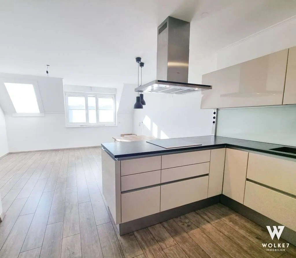 Moderne Maisonettewohnung mit großzügiger Dachterrasse in Vösendorf | ca. 95 m² | 3 Schlafzimmer | Wohnküche | Klimaanlage | 2 überdachte Parkplätze | Mitbenutzung Badeteich - Ansicht 3