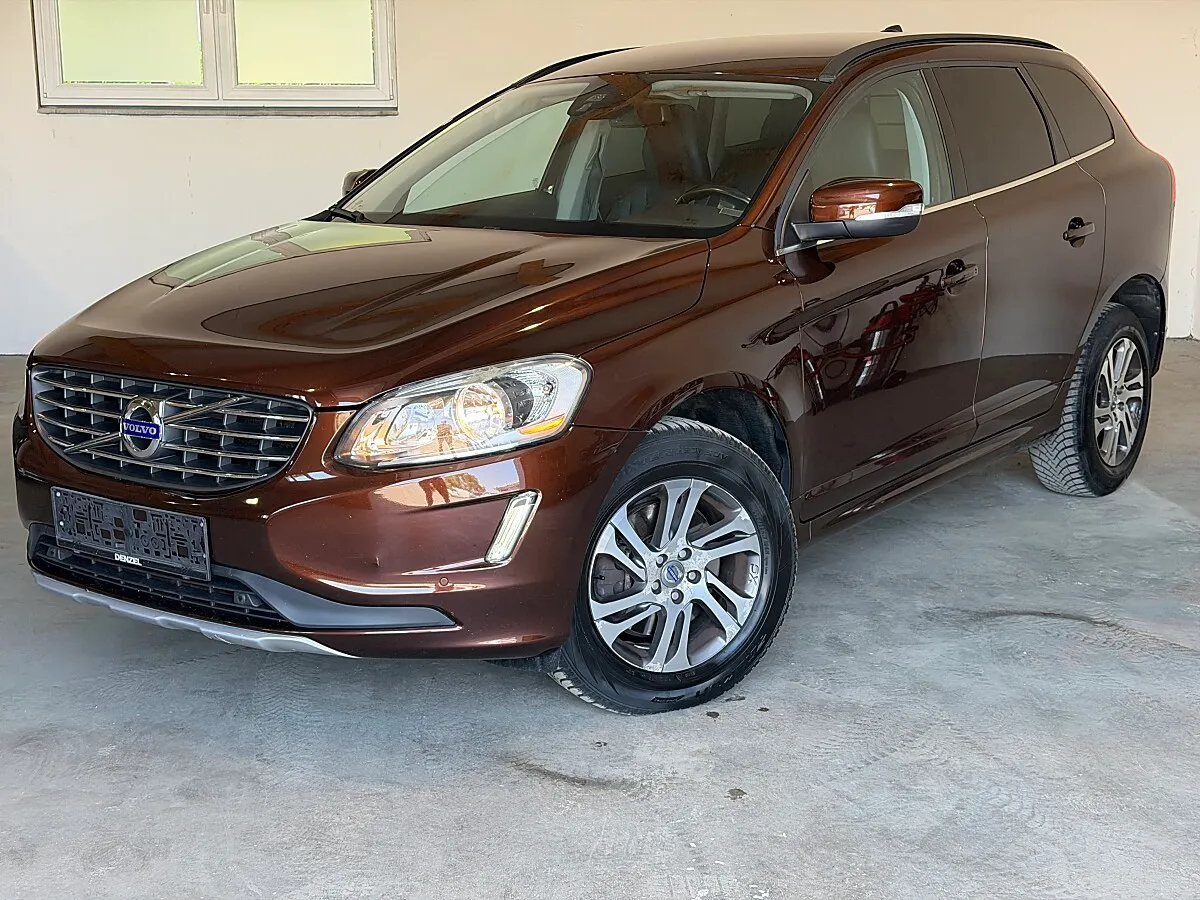 Volvo XC60 XC 60 Momentum SUV / Geländewagen