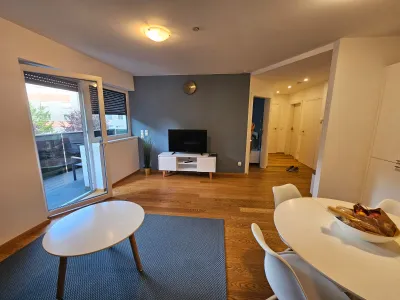 Neuwertige, voll möblierte Wohnung mit Balkon und Parkblick - Wien 16
