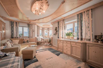 18-Zimmer-Gewerbeimmobilie kaufen in Kitzbühel – 352 m², € 1.800.000 – Bild 5 von 6