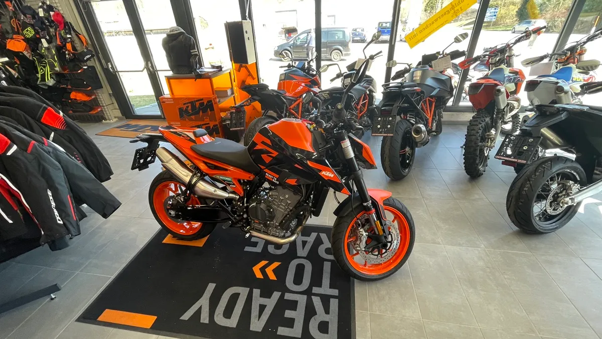 KTM 890